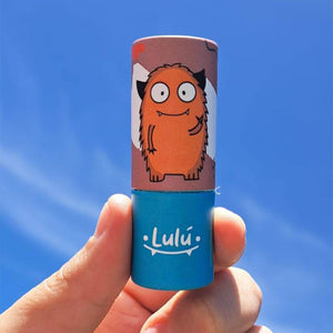 Bálsamo Lulu barra vainilla fondo cielo azul