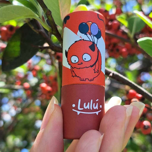 bálsamo Lulu barra rosas fondo arbol y frutos rojos